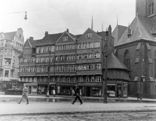Markt mit Persianischen Häsuer : Kiel. Markt (heute Alter Markt) mit Persianischen Häusern und Teil der Nikolaikirche