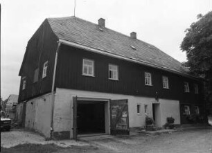 Grünbach-Muldenberg, Schönecker Straße 13. Ehemaliges Flößerhaus (1666). Hofansicht