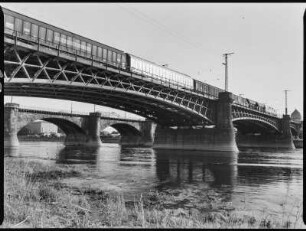 Dresden-Altstadt. Marienbrücke vor der der Sanierung, Eisenbahnbrücke