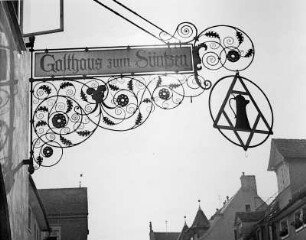 Lindau, Maximilianstraße 1. Gasthaus zum Sünfzen. Schmiedeeiserner Ausleger