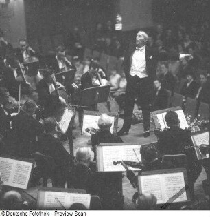Konzert des Gewandhausorchesters Leipzig unter Leitung von Václav Neumann (A. Dvorak, Slawische Tänze)