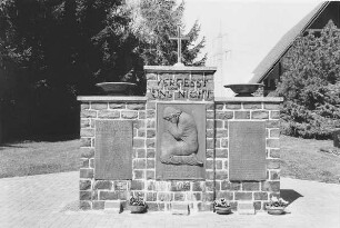 Kriegerdenkmal auf dem Friedhof (Denkmal); Birstein, Gemeindegarten (Hitzkirchener Straße)