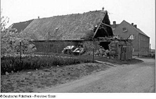 Klipphausen-Scharfenberg (ehem. Scharfenberg-?). Desolates Wirtschaftsgebäude (19. Jh.)