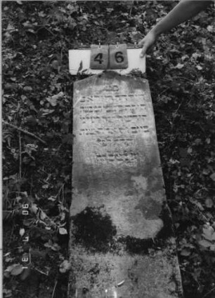 Grabstein 46 (Index: 99790654) Maße HxBxT: 96x37xo.A. cm: Grabstein 46