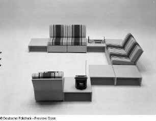 Beistelltisch : Sitzgruppe mit Beistelltischen (1972; Möbelkombinat Halle)