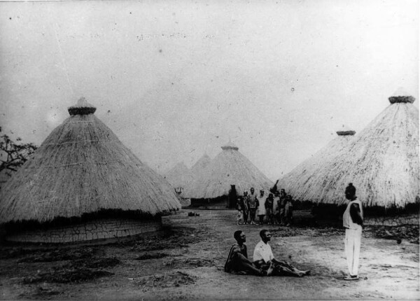 Cabanes circulaires en paille