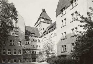 Münchner Platz, Helmholtzstraße