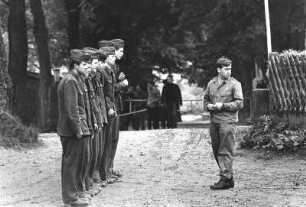 Gesellschaft für Sport und Technik, Studenten im Lager für vormilitärische Ausbildung