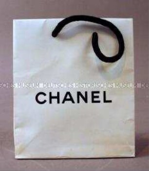 Kartontragetasche "Chanel"