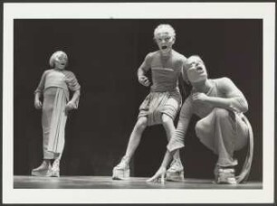 Bild einer Szene aus "Antigone", einer Studio-Inszenierung an der Hochschule für Schauspielkunst