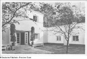 Dresden-Neustadt, Fischhausstraße 12b. Städtische Waldschule (1922/1924; P. Wolf). Eingang