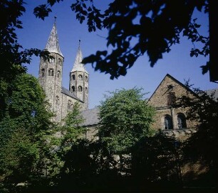Goslar. Ehem. Klosterkirche Neuwerkkirche. Südflanke und Westtürme von Südosten