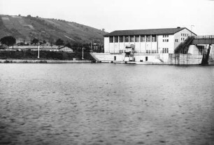 Staustufe Randersacker/Main, Hafenbecken