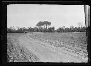 Straße bei Guillemont (Dep. Somme, Frankreich)
