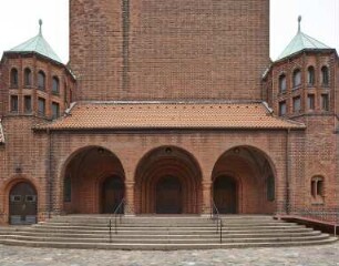 Petruskirche — Vorhalle am Haupteingang