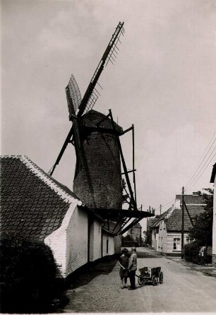 Xanten am Niederrhein (Nordrhein-Westfalen). Ansicht der Kriemhildmühle auf der Stadtmauer
