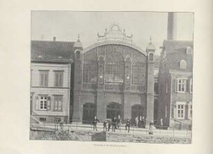 Strassenfront des Bahnhofsgebäudes