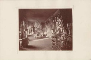 "Große Gallerie (Mitte), rechts Eingang zur Wohnung der Majestäten" im Schloss Drottningholm