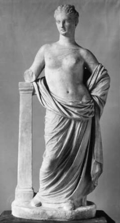 Statue einer Nymphe oder Heroine