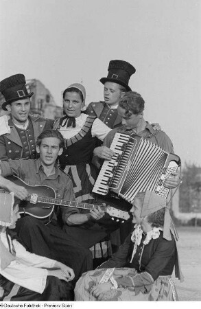 Ensemble in Tracht