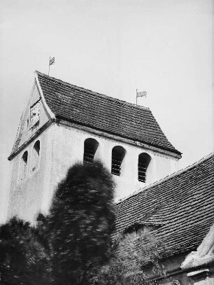 Liptitz-Mannewitz (Kreis Oschatz). Dorfkirche (1560). Turm (1604) von Süd-Osten