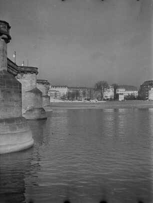Dresden. Blick vom Terrassenufer auf die Neustädter Elbseite