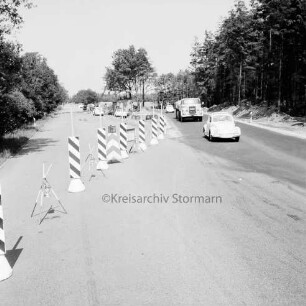 Segeberger Chaussee B 432: Erweiterung der Fahrbahn: Absperrung aufgrund des Abrisses der Brücke über die Tangstedter Mühlenau