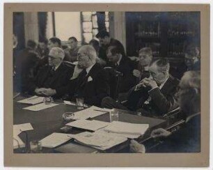 Anhörung zum Hoover-Moratorium zur Klärung der Frage der deutschen Reparationszahlungen und der alliierten Kriegsschulden, Senate Finance Committee, Washington D.C.