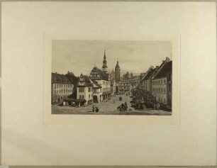 Der Marktplatz in Pirna nach Osten mit dem Rathaus links, der Marienkirche und dem Canalettohaus, im Hintergrund der Sonnenstein, nach Bellotto
