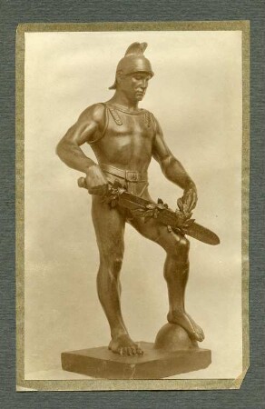 Krieger für das Kriegerdenkmal für die Gefallenen des Deutsch-französischen Krieges 1870/1871 in Dippoldiswalde : Krieger für das Kriegerdenkmal für die Gefallenen des Deutsch-französischen Krieges 1870/1871 in Dippoldiswalde. Bronze (1913; C. Brose)