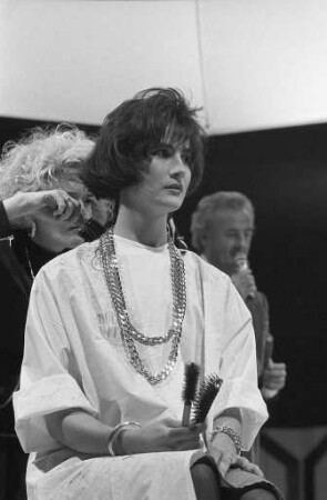 Vorstellung der Frisurenmode für Herbst/Winter 1986/87 durch die. Friseurinnung Karlsruhe und die Firma L´Oréal in der Badnerlandhalle