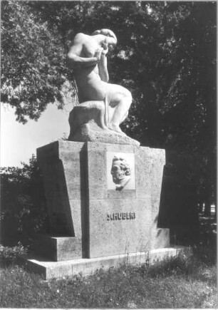 Wien, Denkmal für Franz Schubert : Denkmal für Franz Schubert. Kunststein (1928). Wiener Neustadt, Stadtpark