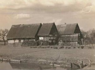 Piskowitz. Bauerngehöft mit Teich