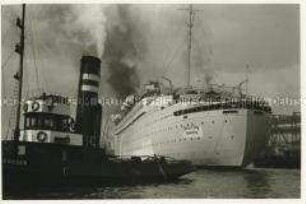 Das KDF-Schiff "Robert Ley" im Hamburger Hafen