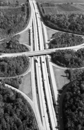 Freiburg: Autobahnkreuz Freiburg Mitte, von Süden