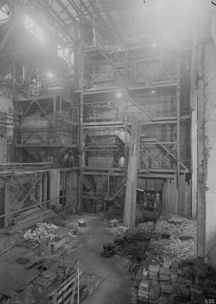Industrie-Kraftwerk. Kesselhaus III während Montage der Kessel 32 bis 35 : Lauta (Niederlausitz). Industrie-Kraftwerk. Kesselhaus III während Montage der Kessel 32 bis 35