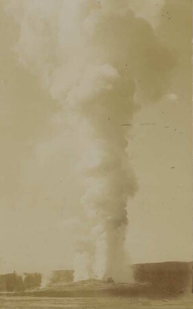 Yellowstone: Upper Geyser Basin - "The Giant" : eruption every 6 days
