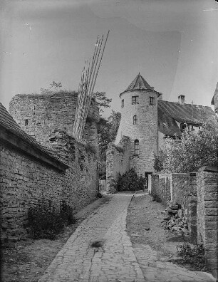 Sulzfeld am Main. Stadtmauer mit Türmen