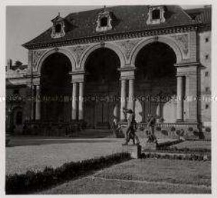 Das hunderttürmige Prag, Palais Waldstein, Sala Terrena