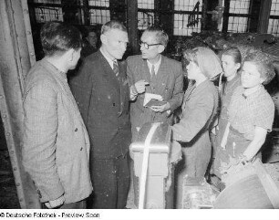 Besuch einer sowjetischen Delegation im VEB Leipziger Baumwollspinnerei