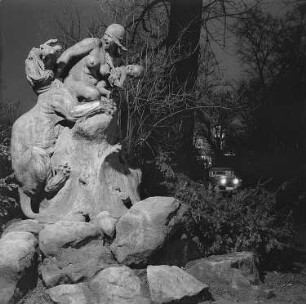 Dresden. Skulptur "Zwei Mütter" von Heinrich Epler (1899-1902) an der Bürgerwiese