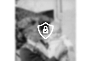 Kindsaussetzung: Ahrensfelde: Bauernhof von [Name maskiert] [Name maskiert] mit [Name maskiert] auf dem Arm