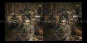Soldaten beim Reinigen der Ausrüstung im Feldlager