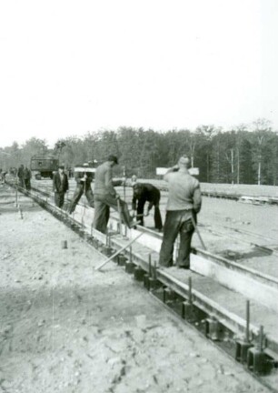 Herstellung Autobahn-Deckenlos, 1953