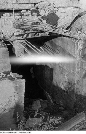 Aufnahmen vom Eingang eines ehemaligen Bunkers