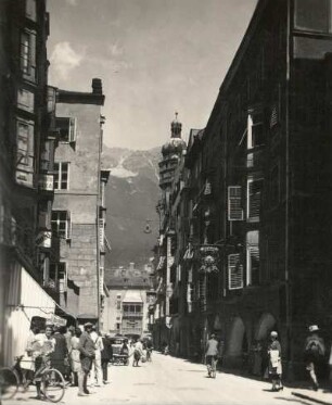 Innsbruck, Herzog-Friedrich-Straße. Blick zum Goldenen Dachl