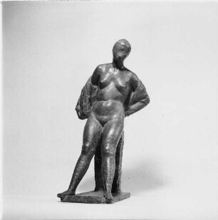 Sitzende mit Tuch : Sitzende mit Tuch. Bronze; Höhe 39 cm (1962; G. Jaeger)