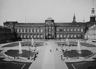 Dreden, Blick über den Zwingerhof auf die Gemäldegalerie