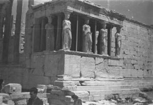 Akropolis von Athen. Erechtheion (421-406 v. Chr.). Teilansicht mit Karyatiden