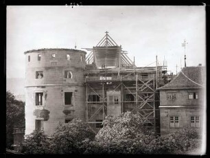 Altes Schloß; Dachgerüst von der Adolf Hitler-Straße aus